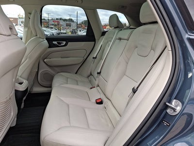 2023 Volvo XC60 Plus Bright Theme