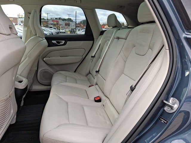 2023 Volvo XC60 Plus Bright Theme