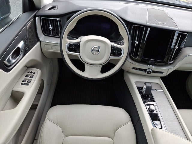 2023 Volvo XC60 Plus Bright Theme
