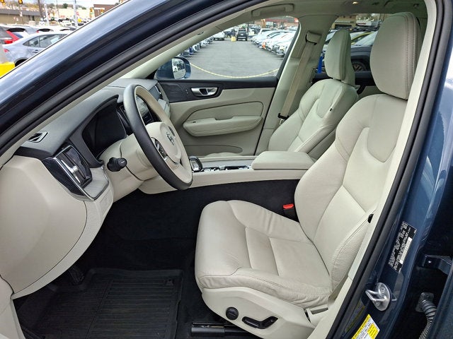 2023 Volvo XC60 Plus Bright Theme