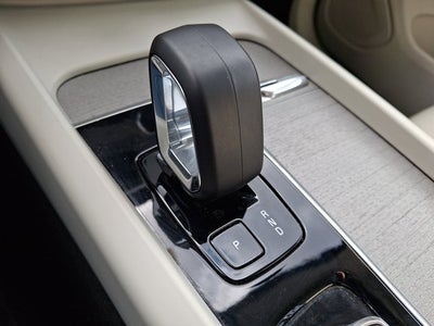 2023 Volvo XC60 Plus Bright Theme