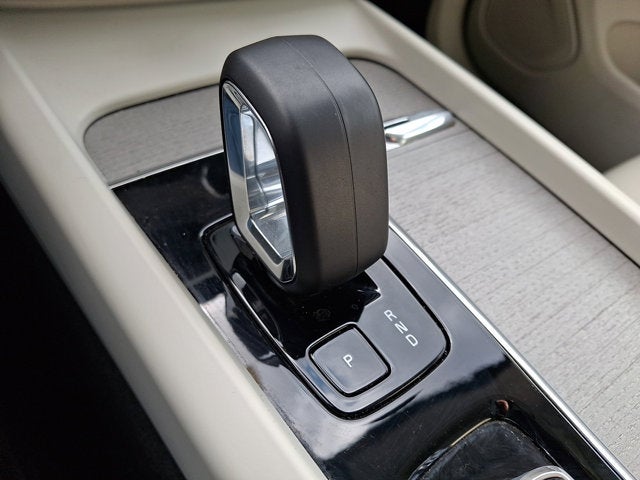 2023 Volvo XC60 Plus Bright Theme