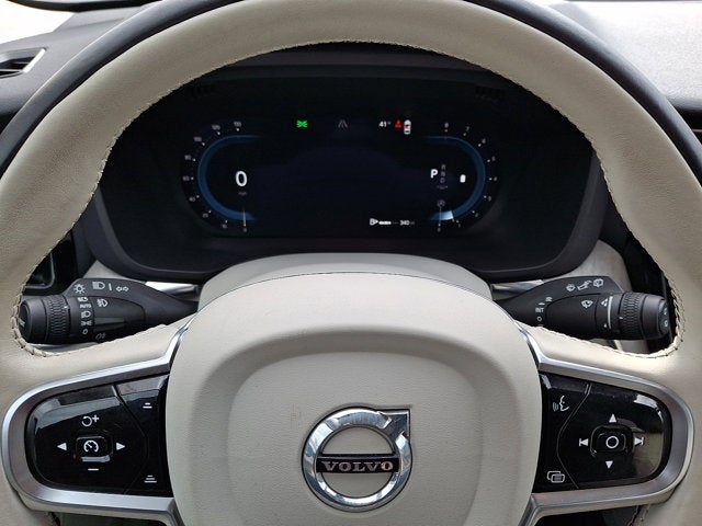 2023 Volvo XC60 Plus Bright Theme