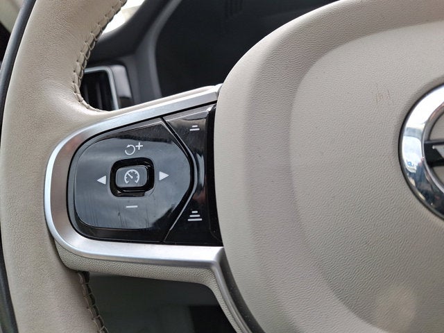 2023 Volvo XC60 Plus Bright Theme