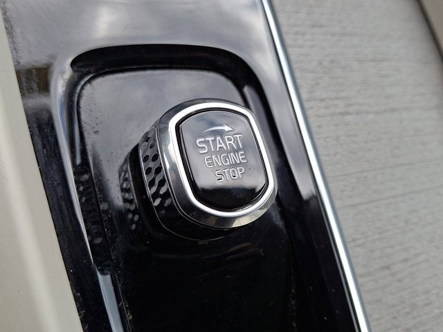 2023 Volvo XC60 Plus Bright Theme