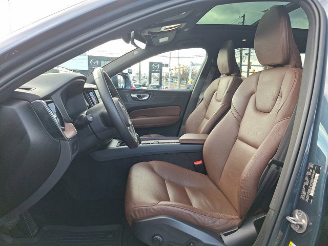 2023 Volvo XC60 Plus Bright Theme