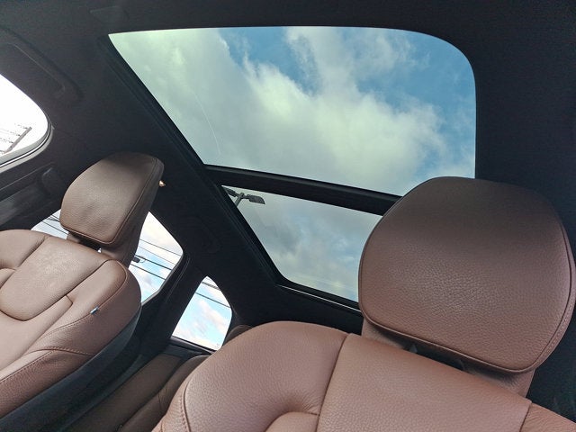 2023 Volvo XC60 Plus Bright Theme