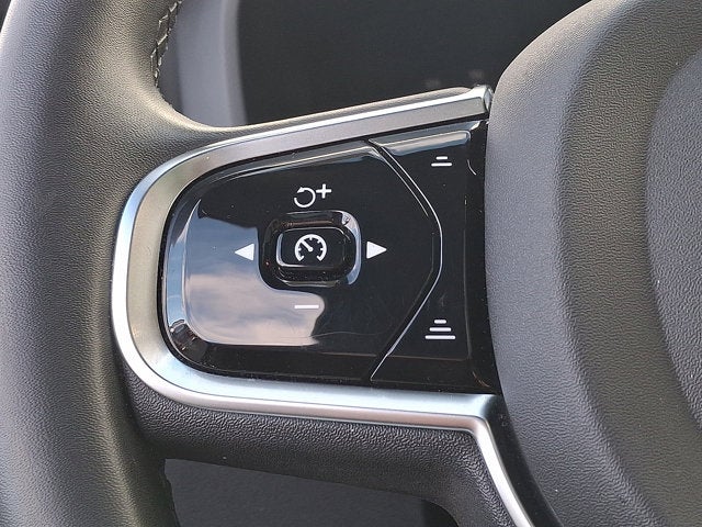 2023 Volvo XC60 Plus Bright Theme