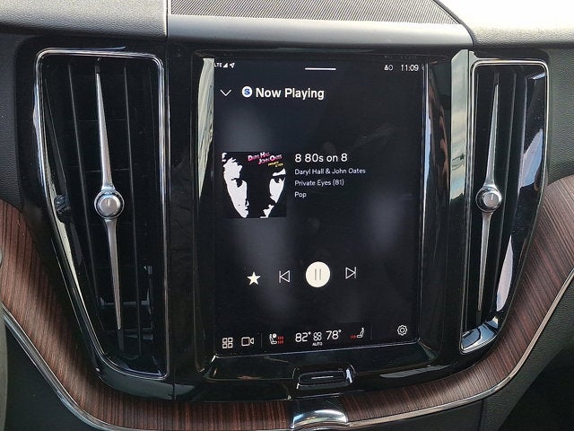 2023 Volvo XC60 Plus Bright Theme