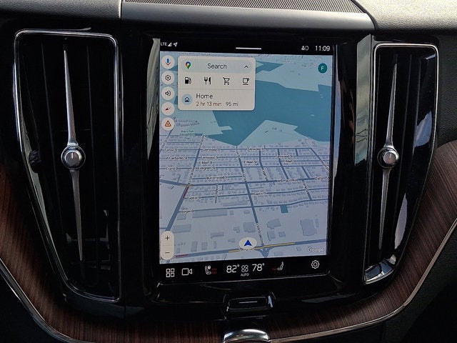 2023 Volvo XC60 Plus Bright Theme