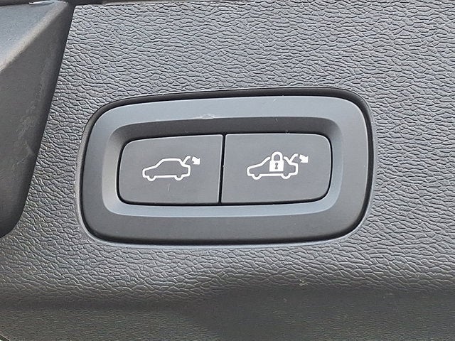 2023 Volvo XC60 Plus Bright Theme