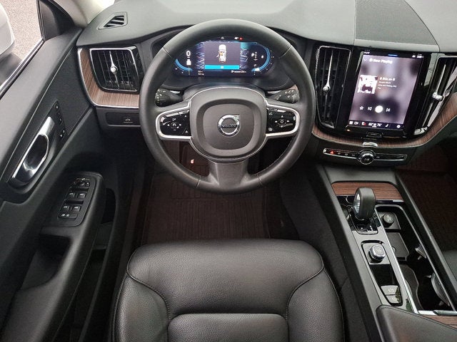 2023 Volvo XC60 Plus Bright Theme
