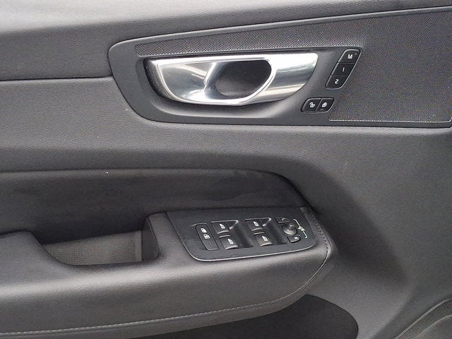 2023 Volvo XC60 Plus Bright Theme