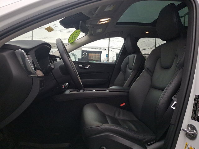 2023 Volvo XC60 Plus Bright Theme