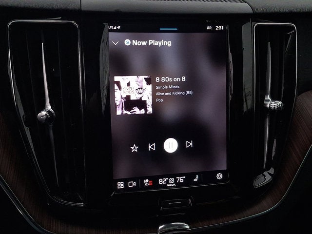 2023 Volvo XC60 Plus Bright Theme