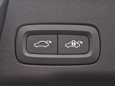 2023 Volvo XC60 Plus Bright Theme