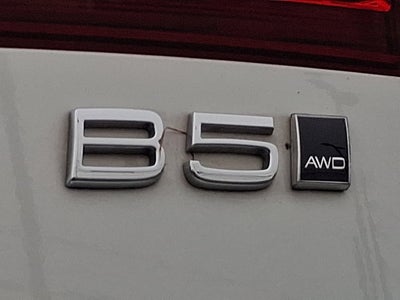 2023 Volvo XC60 Plus Bright Theme