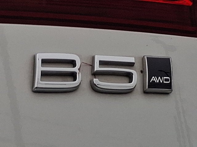 2023 Volvo XC60 Plus Bright Theme