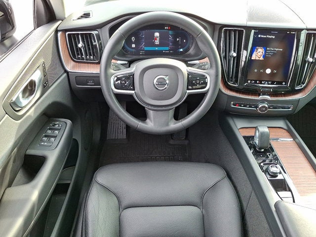 2023 Volvo XC60 Plus Dark Theme