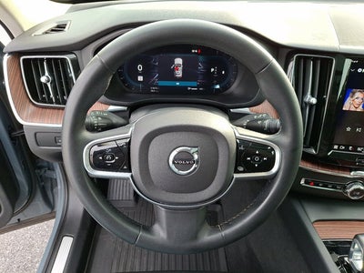 2023 Volvo XC60 Plus Dark Theme