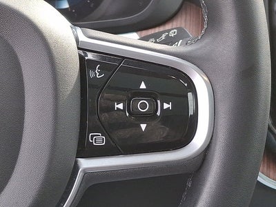 2023 Volvo XC60 Plus Dark Theme