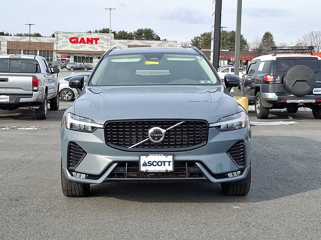 2023 Volvo XC60 Plus Dark Theme