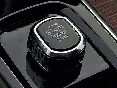 2023 Volvo XC60 Plus Dark Theme