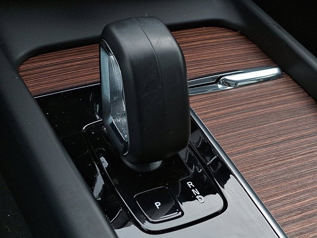 2023 Volvo XC60 Plus Dark Theme