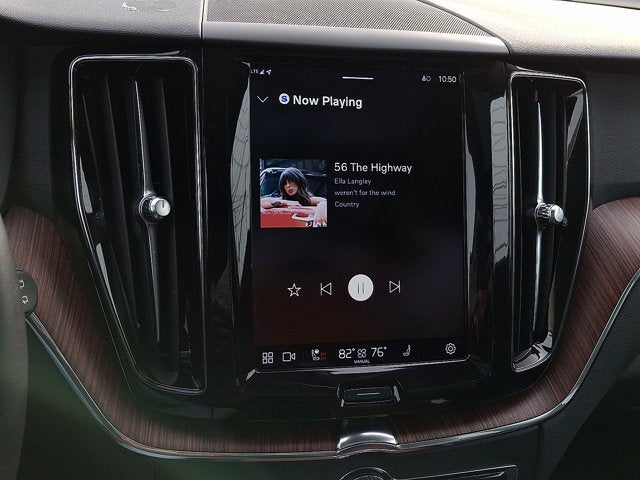 2023 Volvo XC60 Plus Dark Theme