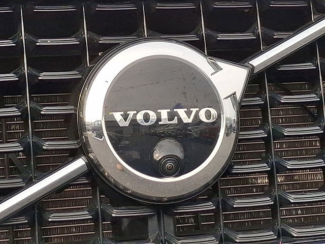 2023 Volvo XC60 Plus Dark Theme