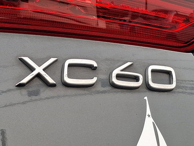 2023 Volvo XC60 Plus Dark Theme