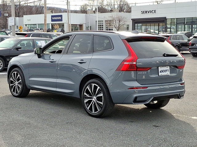 2023 Volvo XC60 Plus Dark Theme