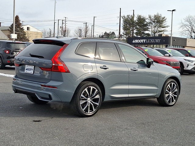 2023 Volvo XC60 Plus Dark Theme