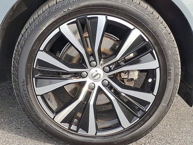 2023 Volvo XC60 Plus Dark Theme