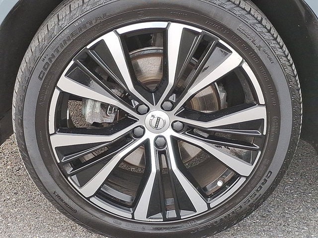 2023 Volvo XC60 Plus Dark Theme