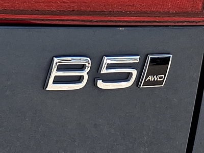 2023 Volvo XC60 Plus Dark Theme