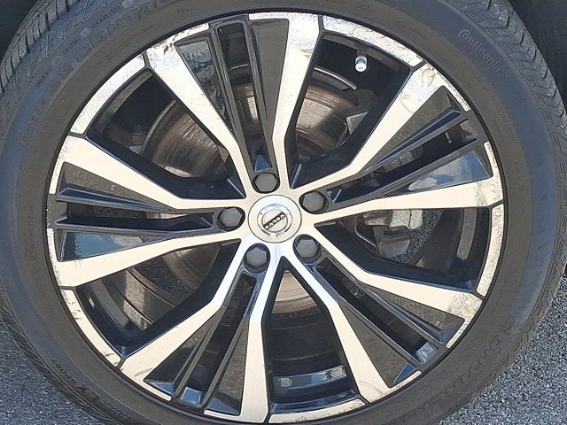 2023 Volvo XC60 Plus Dark Theme