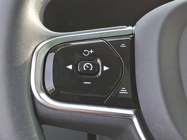 2023 Volvo XC60 Plus Dark Theme