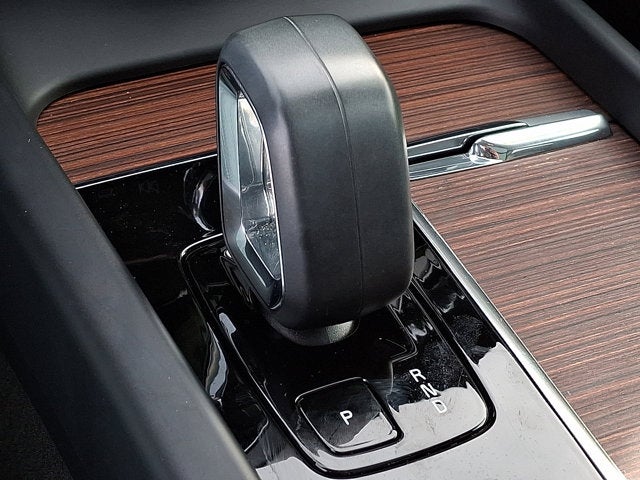 2023 Volvo XC60 Plus Dark Theme