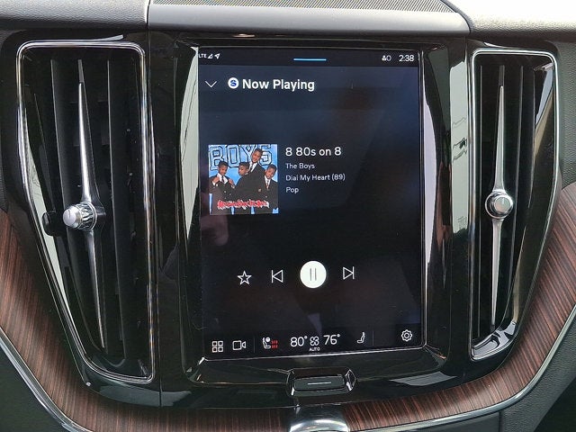 2023 Volvo XC60 Plus Dark Theme