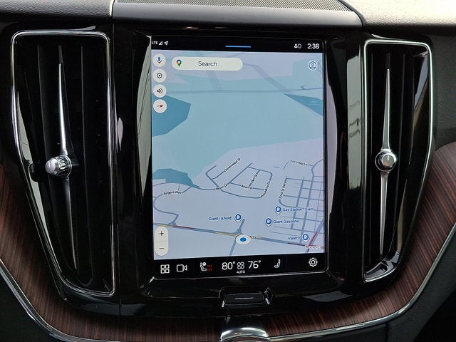 2023 Volvo XC60 Plus Dark Theme