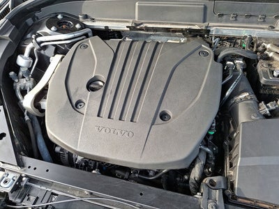 2023 Volvo XC60 Plus Dark Theme