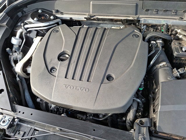 2023 Volvo XC60 Plus Dark Theme