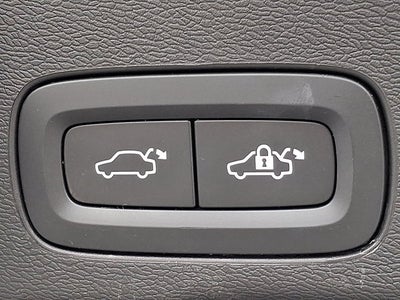 2023 Volvo XC60 Plus Dark Theme