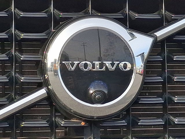 2023 Volvo XC60 Plus Dark Theme