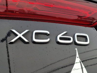 2023 Volvo XC60 Plus Dark Theme