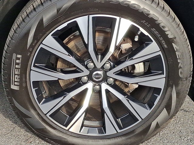 2023 Volvo XC60 Plus Dark Theme