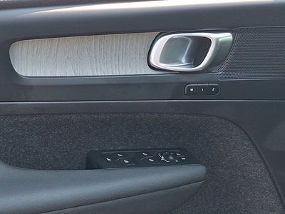 2024 Volvo XC40 Plus Bright Theme
