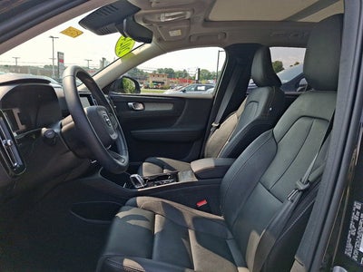 2024 Volvo XC40 Plus Bright Theme