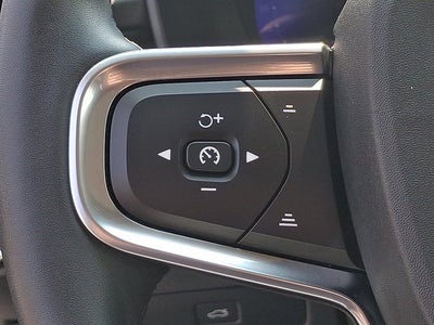2024 Volvo XC40 Plus Bright Theme